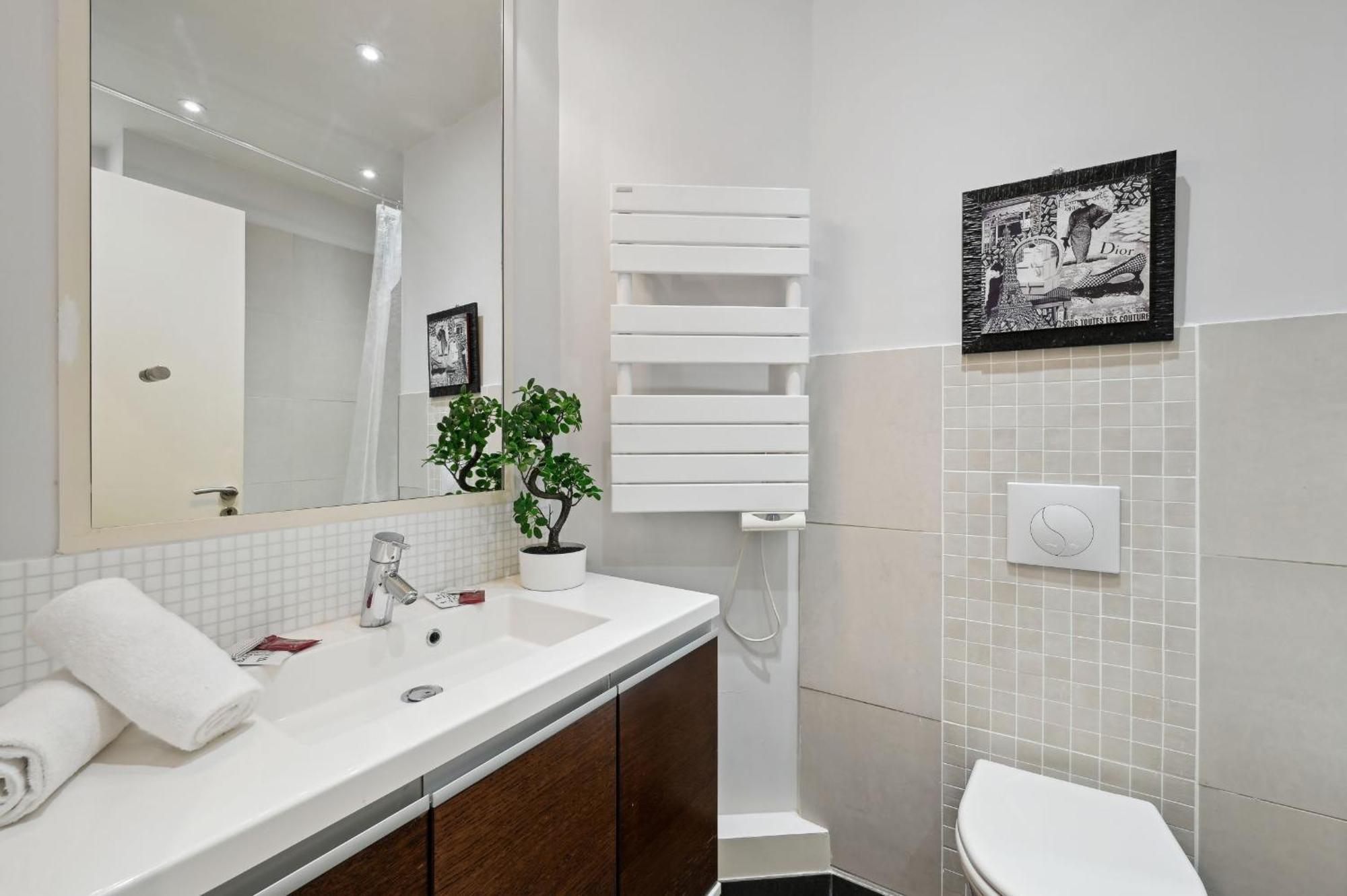 Champs-Elysees & Arc De Triomphe - Cityapartmentstay París Exterior foto