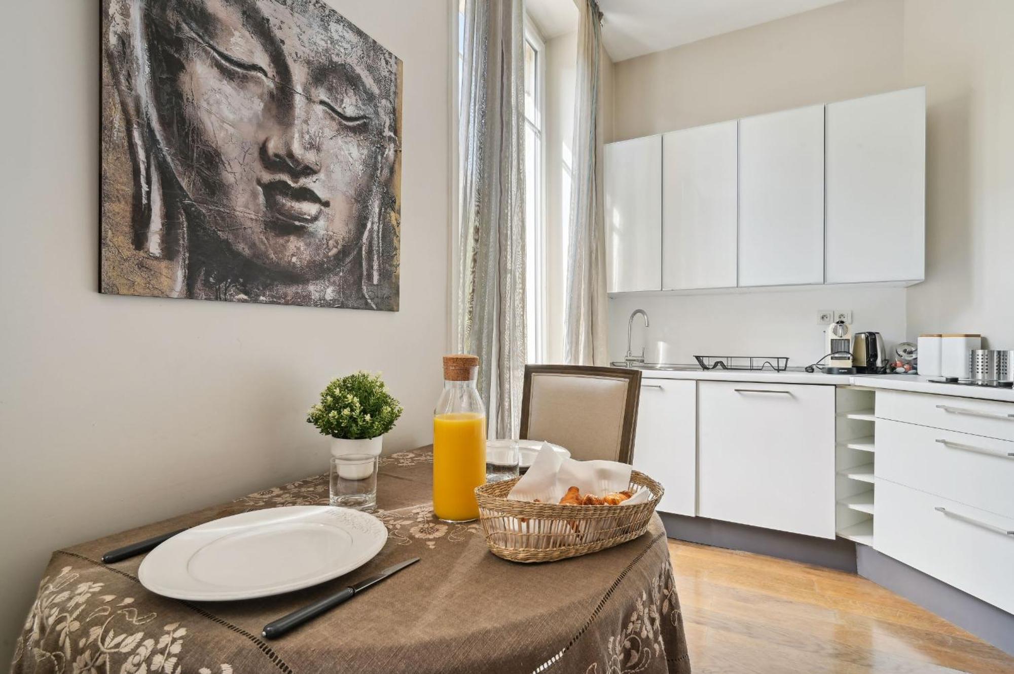 Champs-Elysees & Arc De Triomphe - Cityapartmentstay París Exterior foto